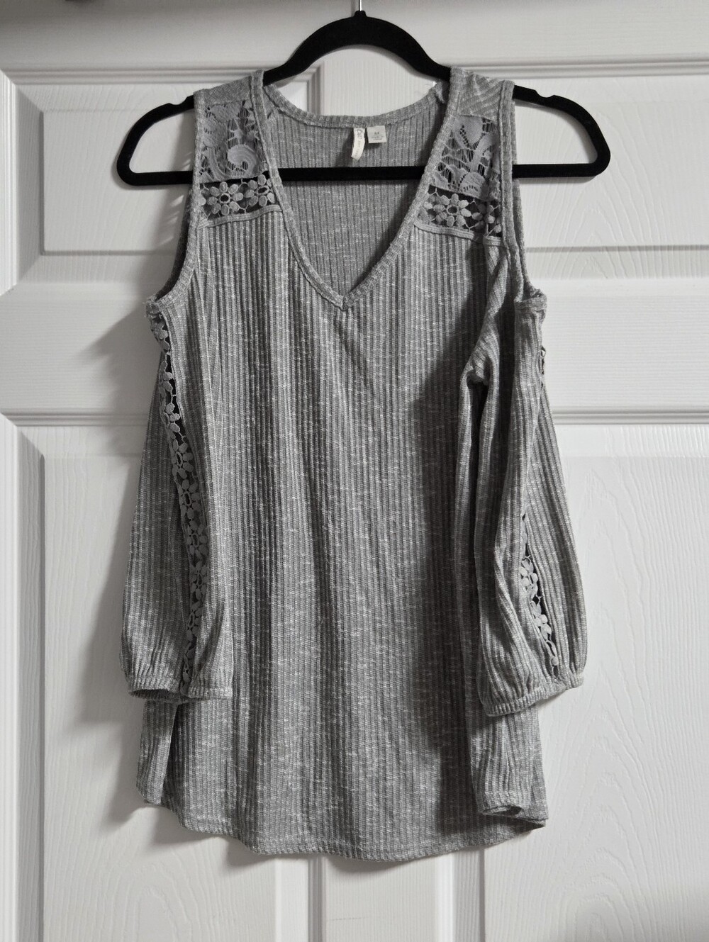 Cato Women's Grey Ribbed Cold-Shoulder Top Size M